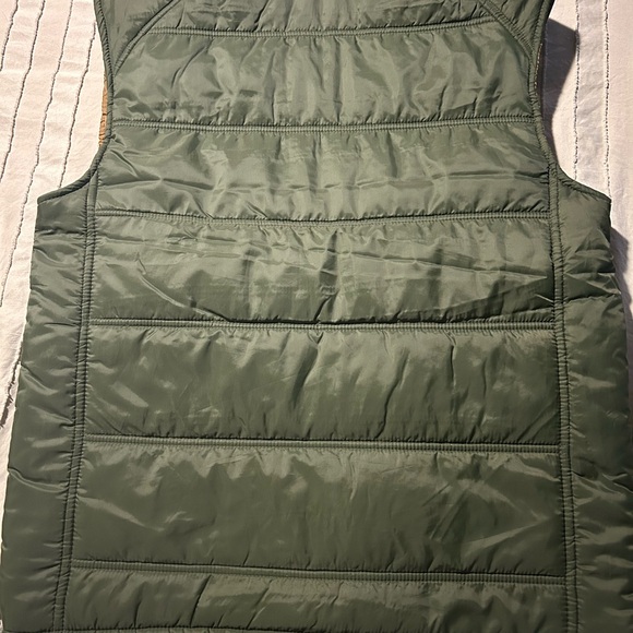 Redhead Brand Co Men's Green Puffer Vest - Picture 6 of 8